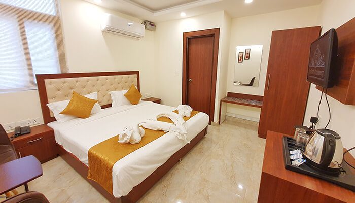 comforatble room in dehradun - featured